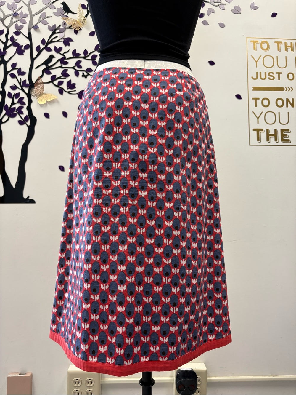 Boden Red and Navy A-Line Patterned Midi Skirt Size 10L 100% Cotton - Picture 4 of 6